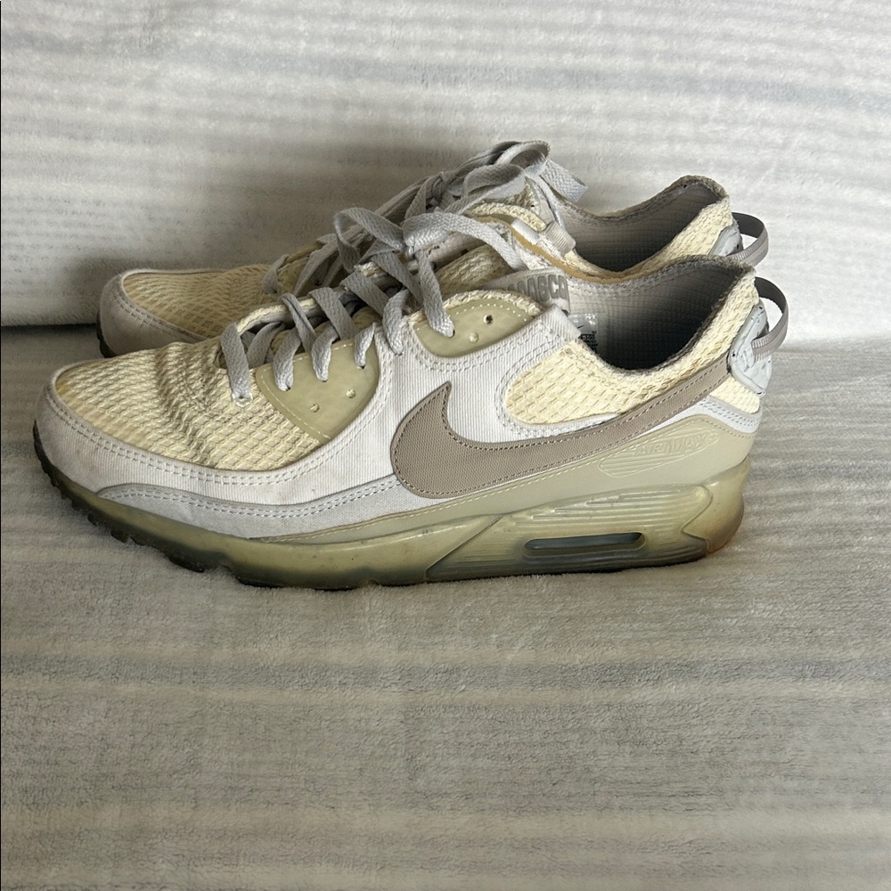Nike Men's Sneakers in Cream, Light Gray and Tan